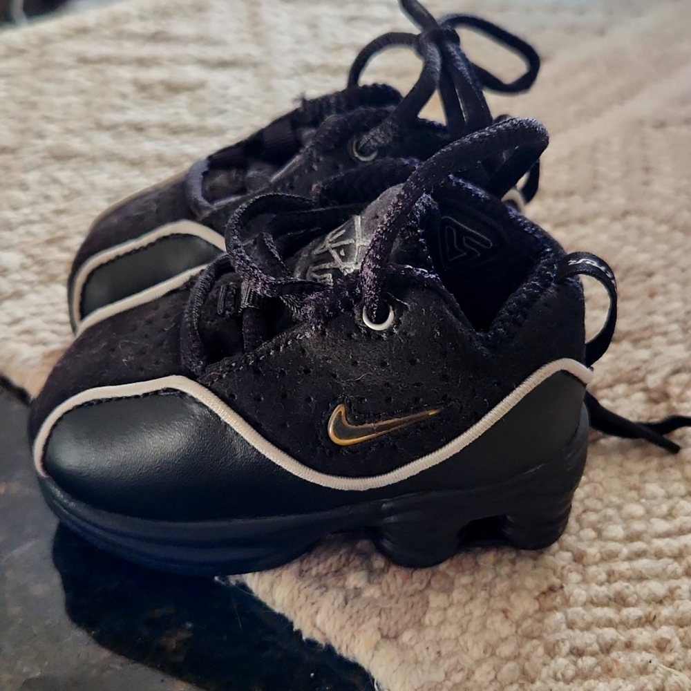 Baby Nike little shox sz 2c